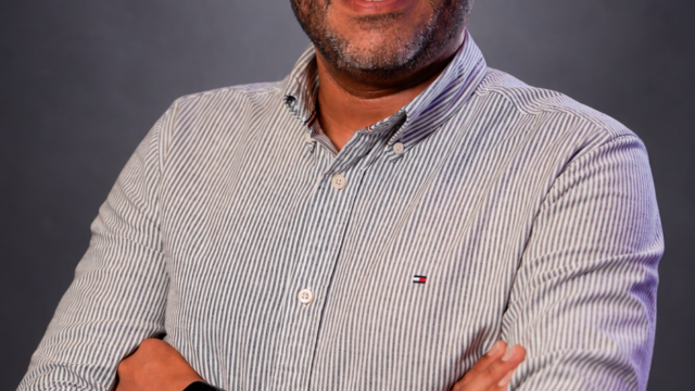 Victor Julio Warner